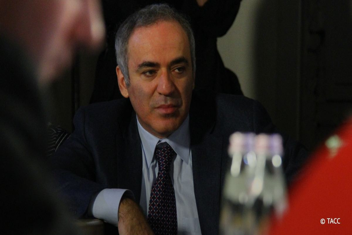 Chess Grandmaster Kasparov added to Russia