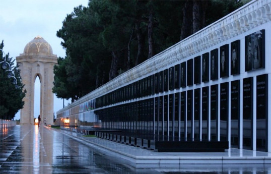 Russian Prime Minister visits Alley of Martyrs in Azerbaijan