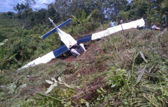 1 dead in Indonesia's small plane crash