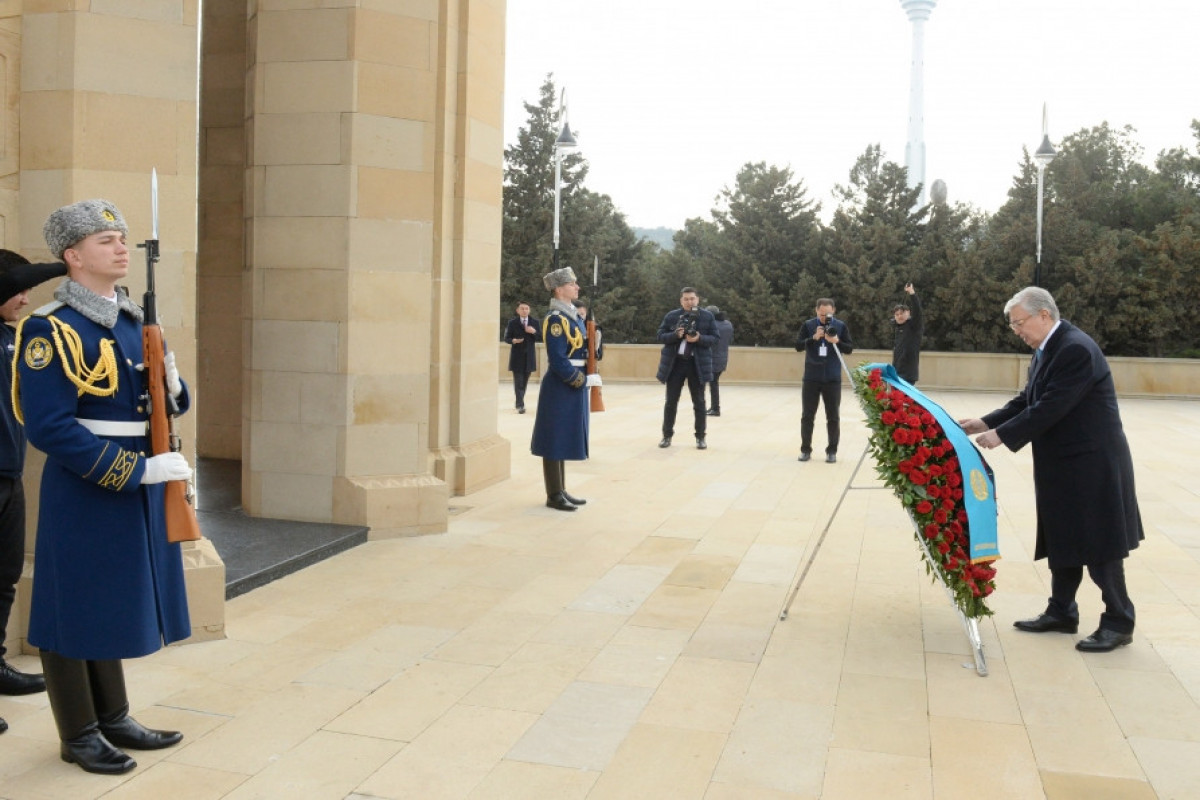 Kazakh President Kassym-Jomart Tokayev pays tribute to Azerbaijani martyrs