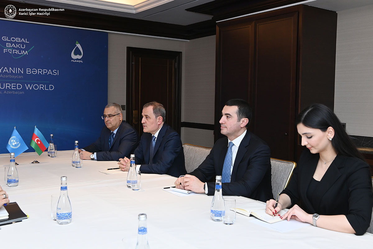 Azerbaijani FM meets with Deputy Director General of IOM