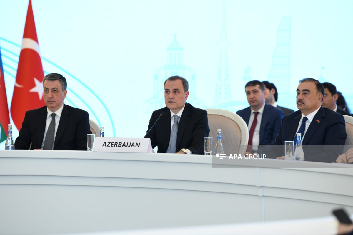 Azerbaijani FM reveals issues to be discussed at tripartite meeting