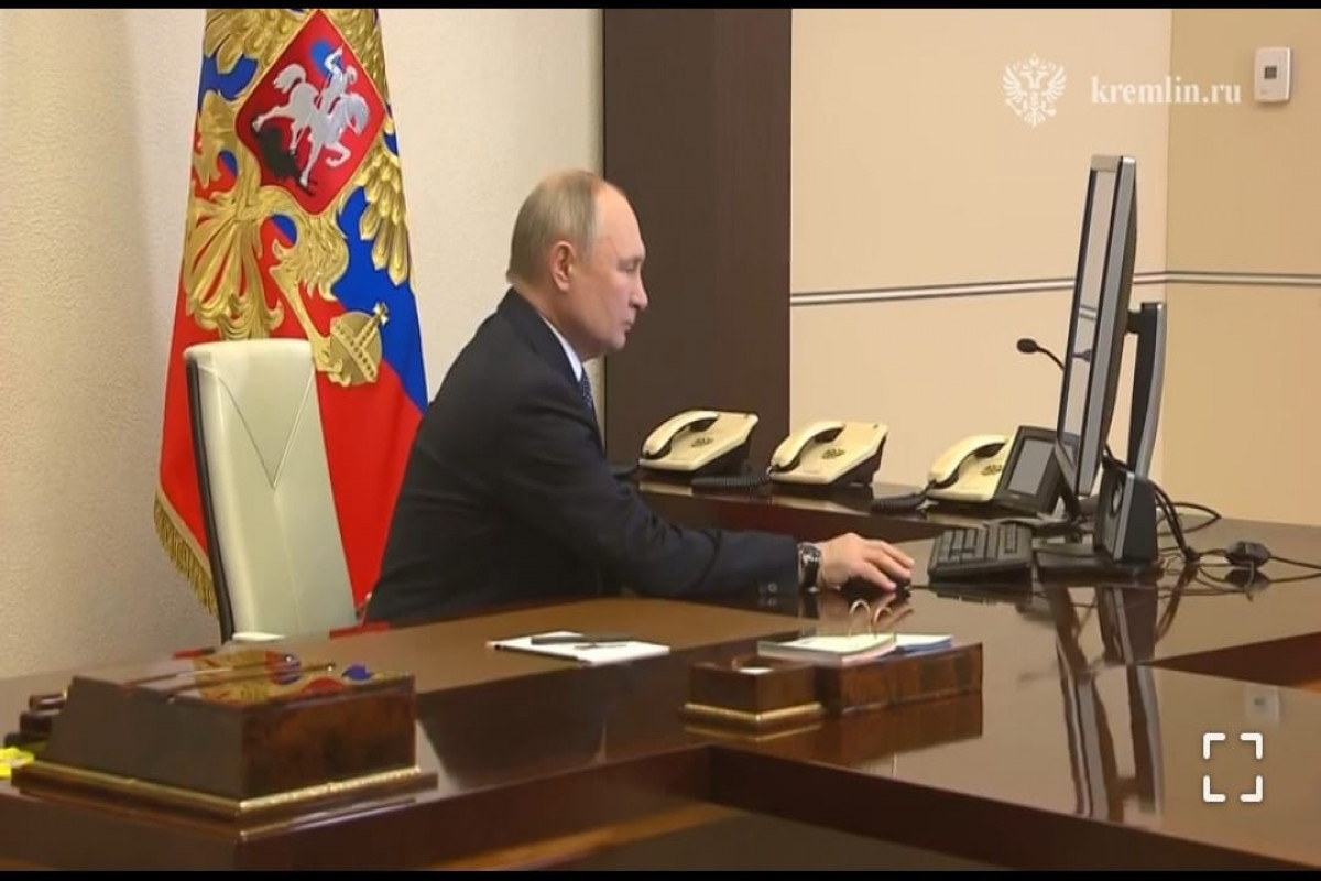Putin casts his vote online in Russian presidential election-PHOTO 