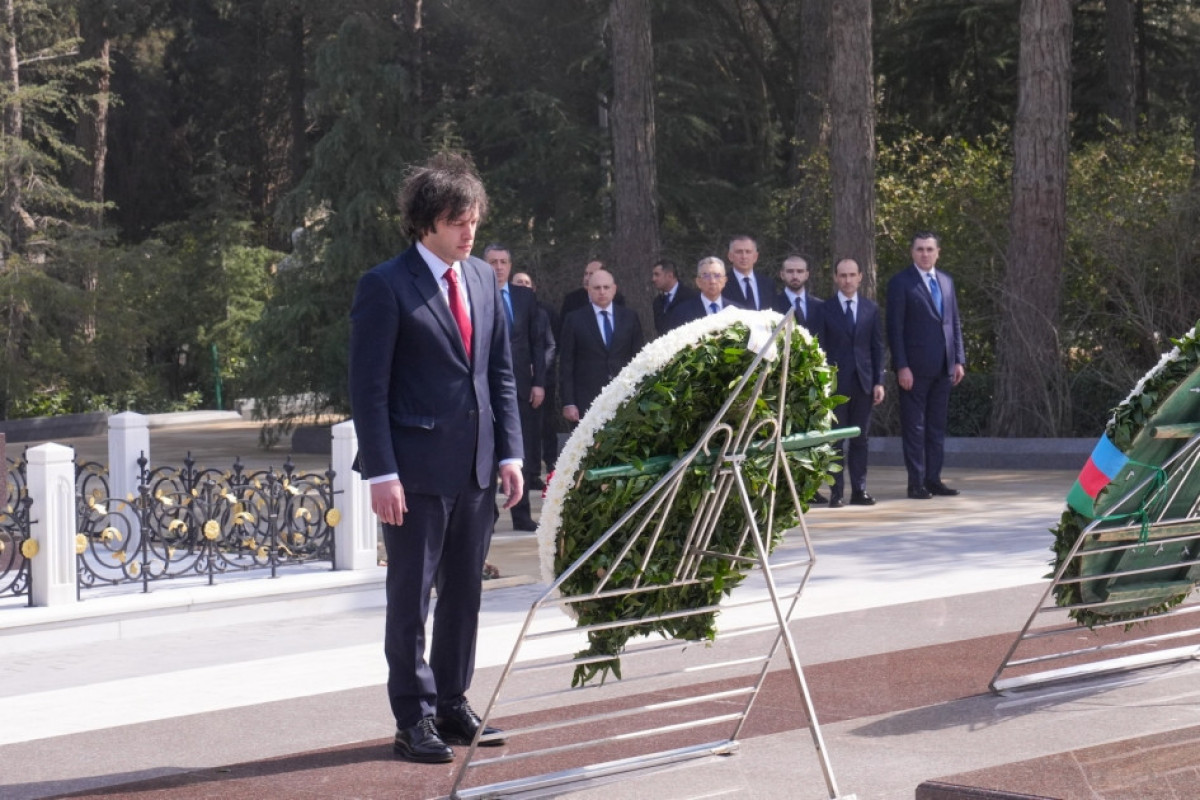 Georgian PM Irakli Kobakhidze visits grave of National Leader of Azerbaijan Heydar Aliyev -PHOTO 
