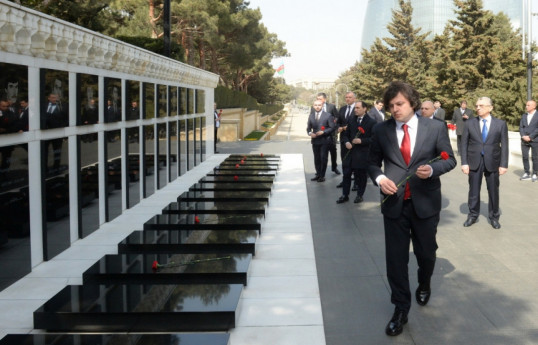 Georgian Prime Minister visits Alley of Martyrs in Azerbaijan