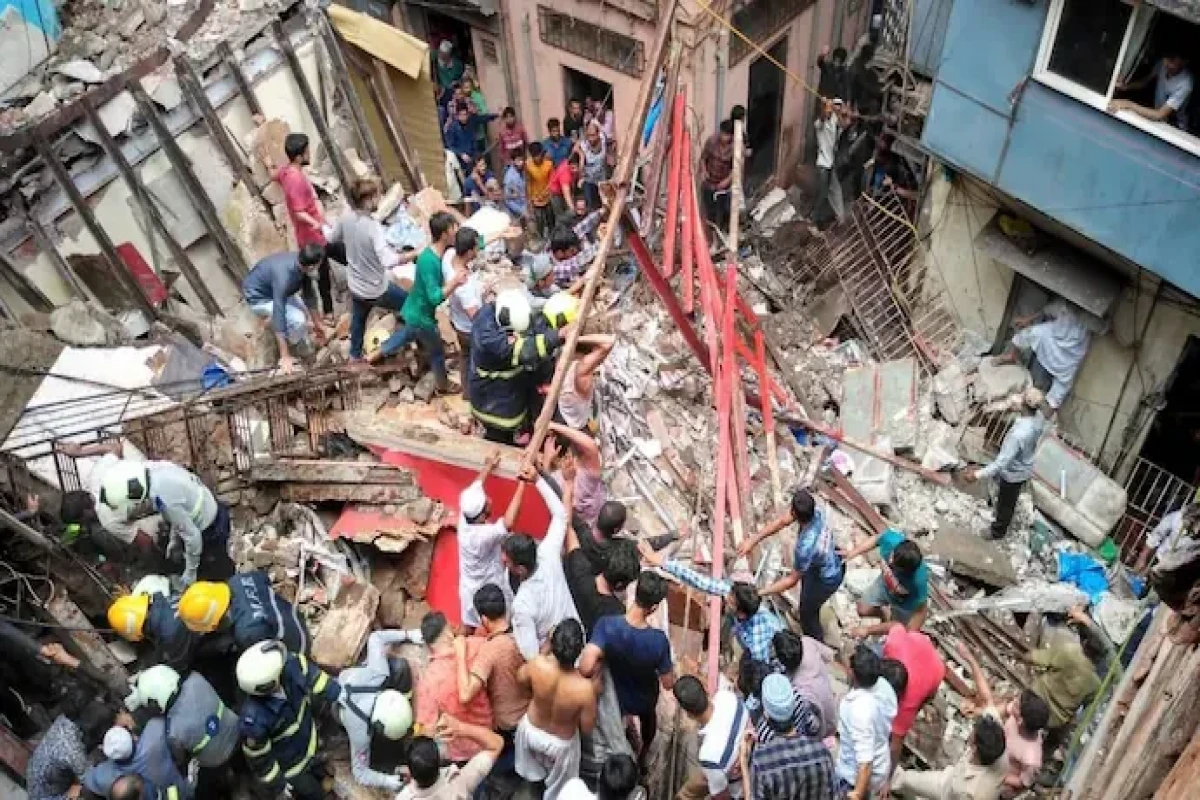 7 dead in building collapse in east India