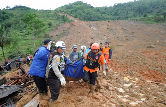 Death toll from landslide in Indonesia's West Java rises to 7