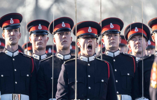 British army lifts ban on serving soldiers having beards