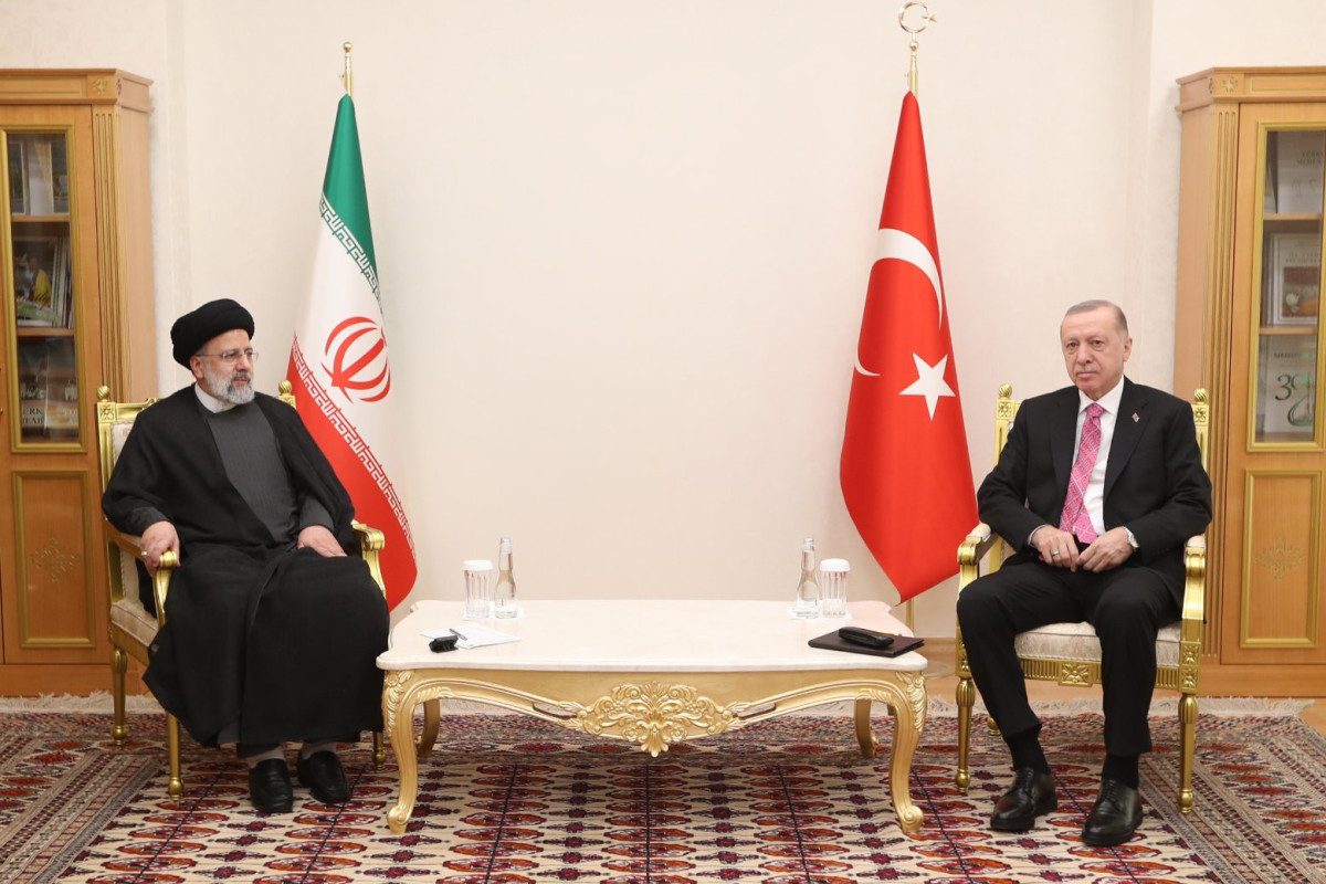 Iranian, Turkish Presidents hold phone conversation