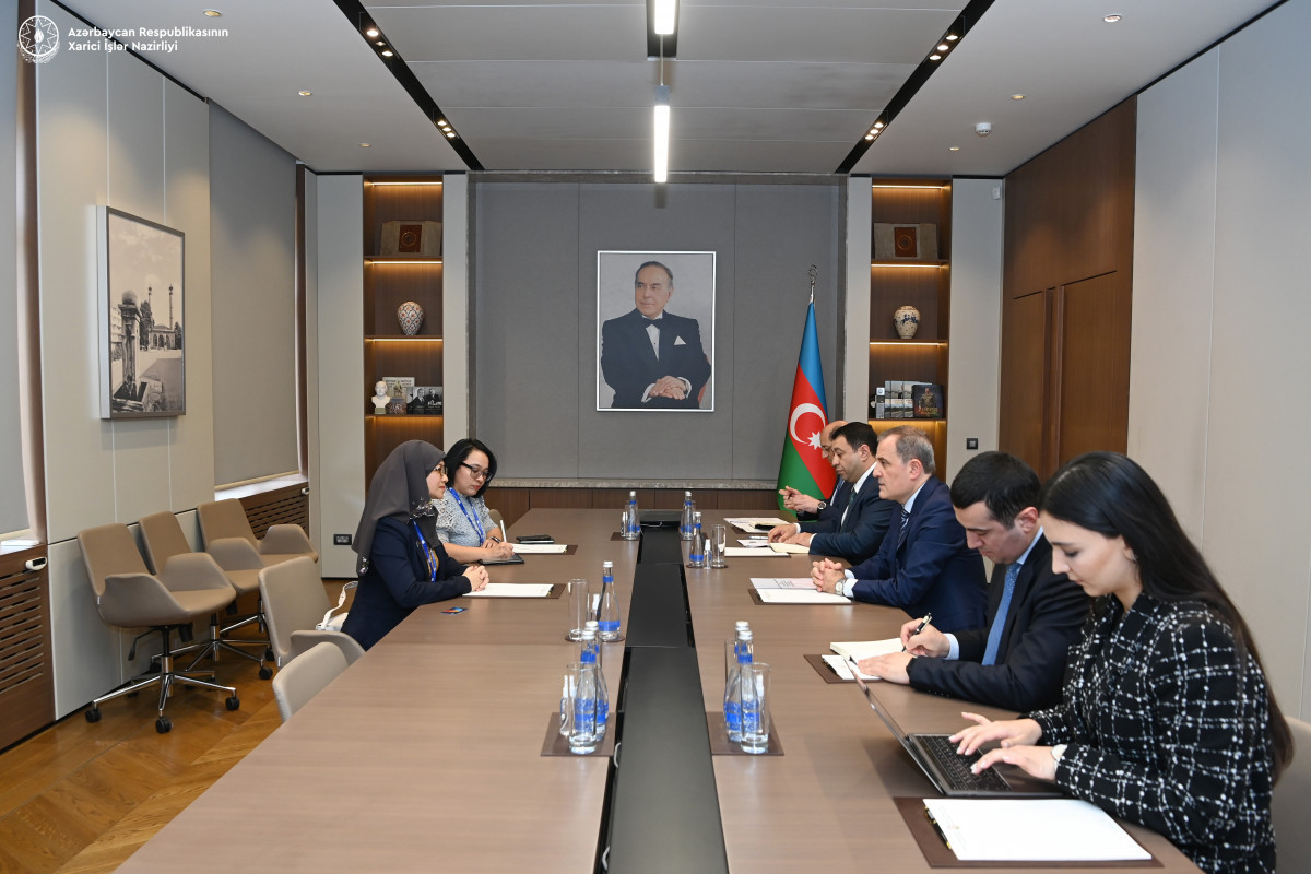 Azerbaijani FM met with AIPA Secretary General