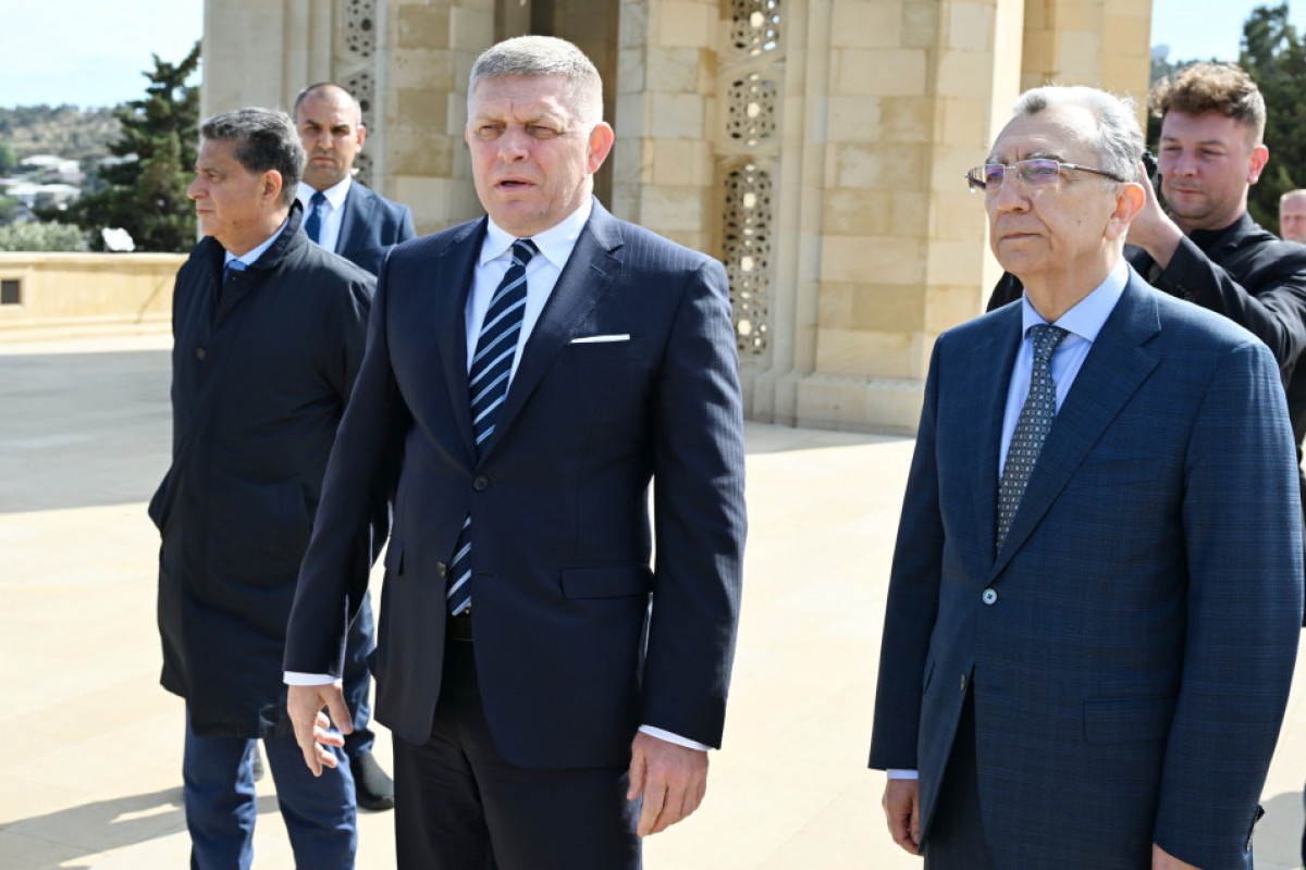 Slovak PM pays tribute to Azerbaijani martyrs