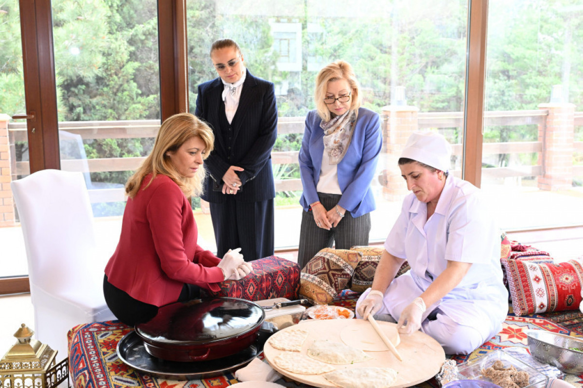 Bulgarian First Lady got acquainted with samples of Azerbaijani national cuisine