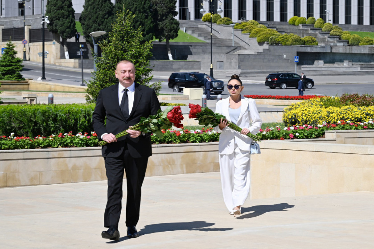 Azerbaijani President Ilham Aliyev and First Lady Mehriban Aliyeva visit Hazi Aslanov's grave