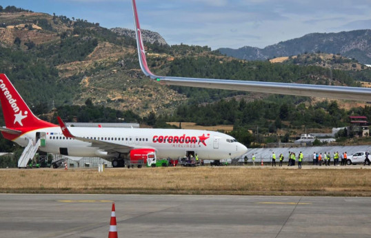 Plane landed on its fuselage in Antalya as result of a tire explosion, 190 people were evacuated