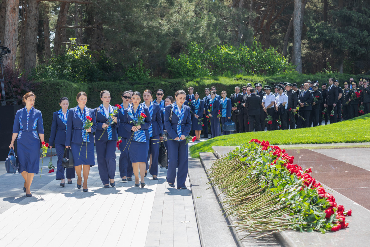 AZAL staff pays tribute to the memory of the Great Leader Heydar Aliyev -PHOTO 