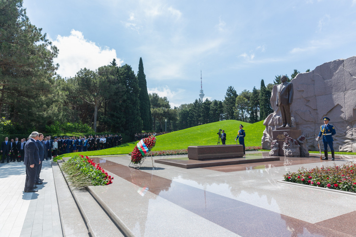 AZAL staff pays tribute to the memory of the Great Leader Heydar Aliyev -PHOTO 