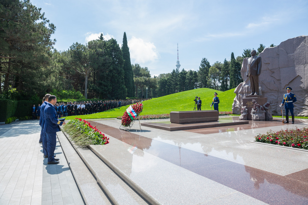AZAL staff pays tribute to the memory of the Great Leader Heydar Aliyev -PHOTO