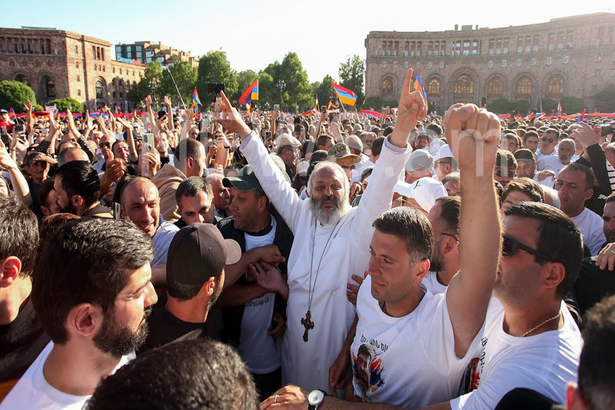 Armenian PM Pashinyan's opposers hold rally in center of Yerevan
