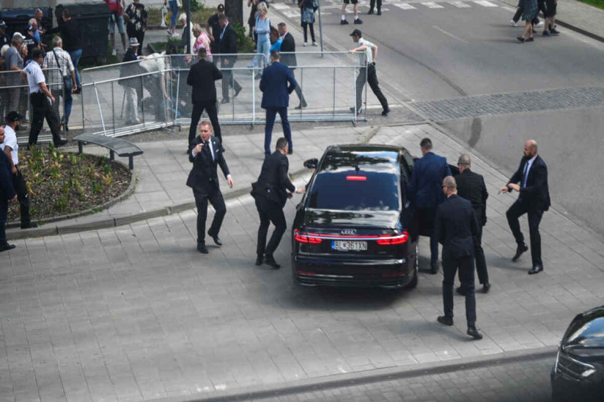 Footage of assassination moment on Slovak PM circulated -VIDEO