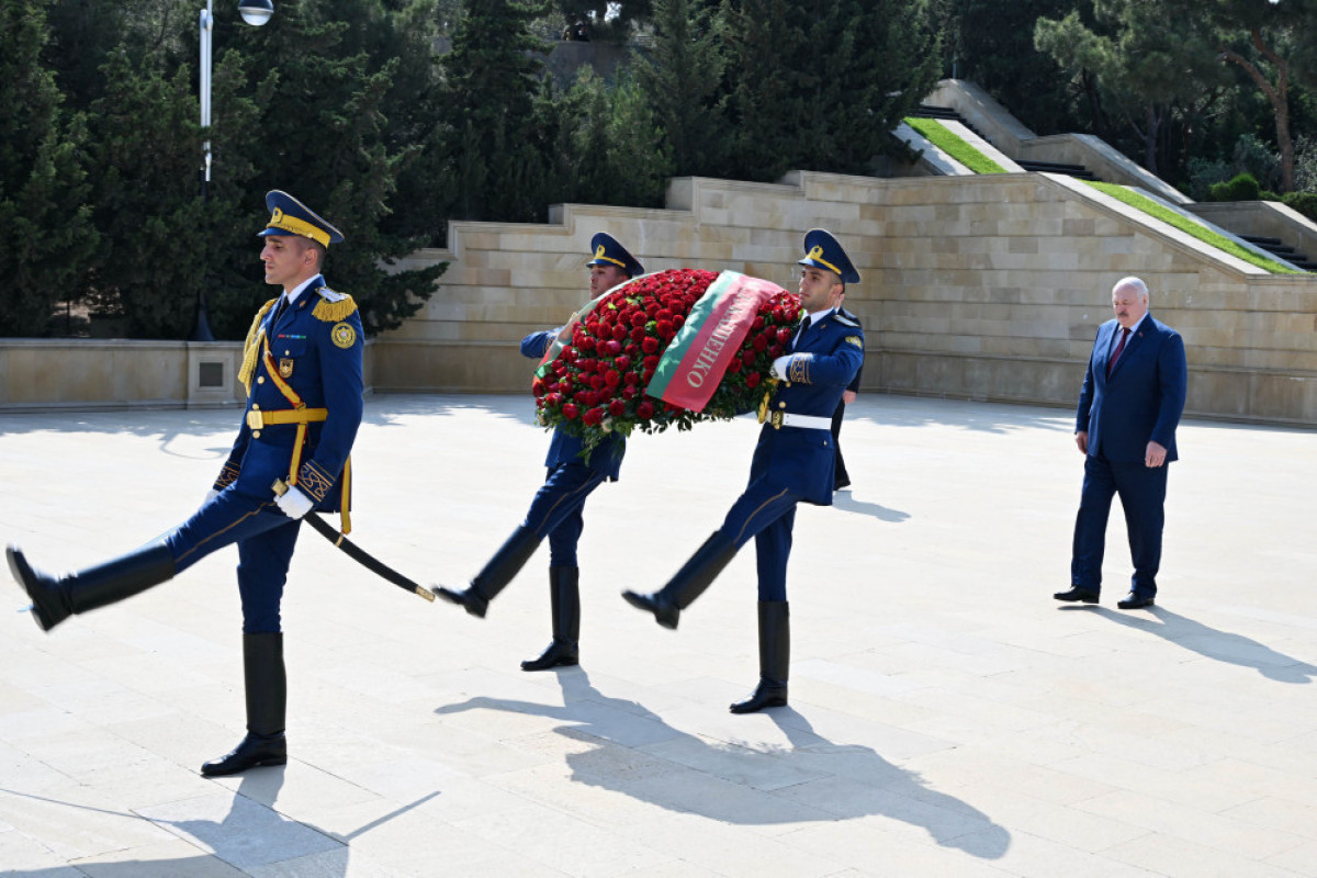 Belarusian President pays tribute to Azerbaijani martyrs