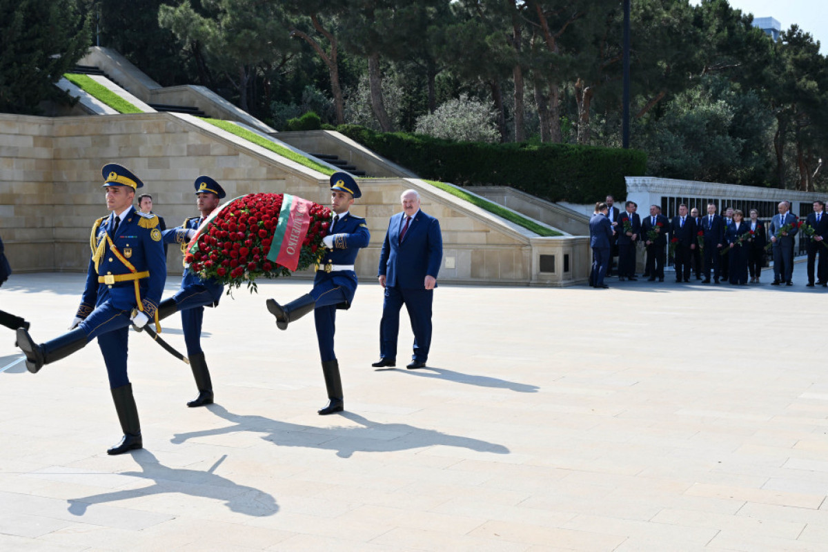 Belarusian President pays tribute to Azerbaijani martyrs