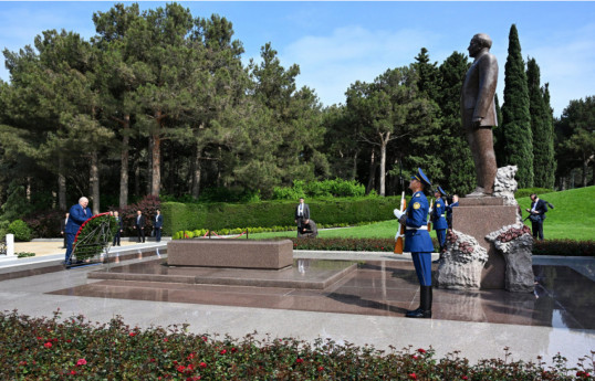 President of Belarus visited grave of National Leader Heydar Aliyev