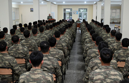 Leadership of Azerbaijan's Ministry of Defense met with military officials