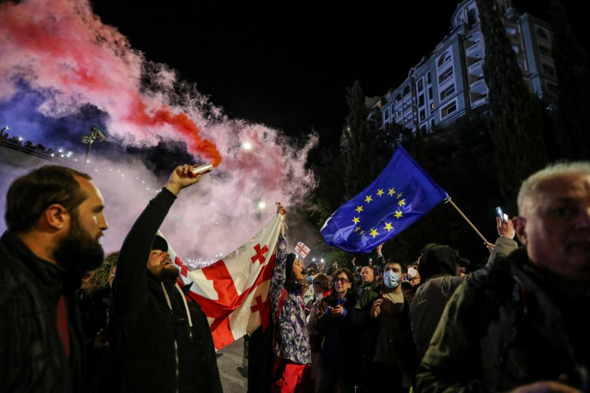 Russian flag burned in protest rally in Tbilisi