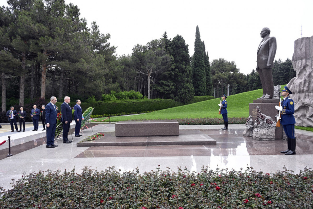 Delegation of Latvian Parliament visit grave of National Leader of Azerbaijan and Alley of Martyrs -<span class="red_color">PHOTO