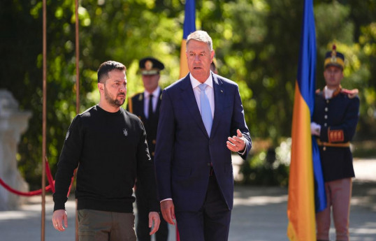 Ukrainian President Volodymyr Zelenskyy and Romanian President Klaus Iohannis