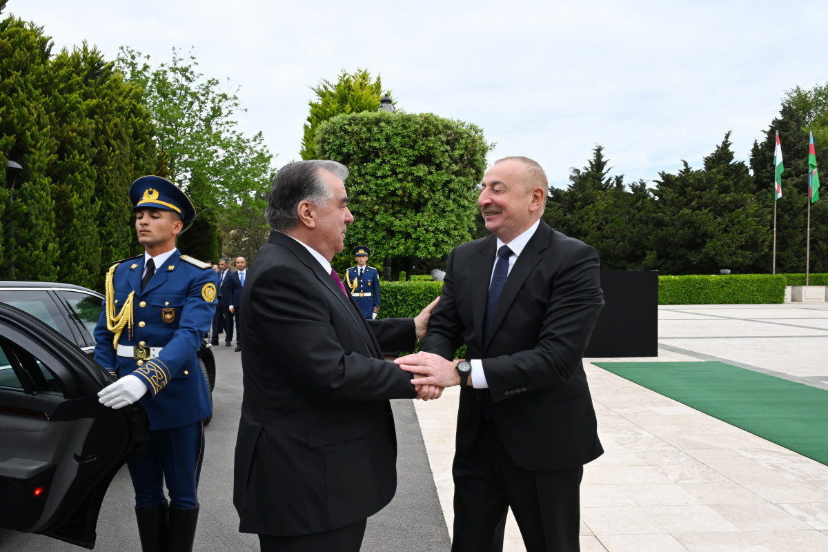 Ilham Aliyev, President of Azerbaijan, welcomed Emomali Rahmon, President of Tajikistan.