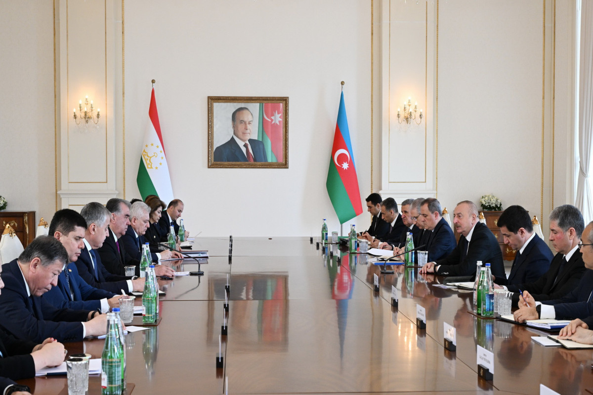 Expanded meeting between Azerbaijani and Tajikistani Presidents started