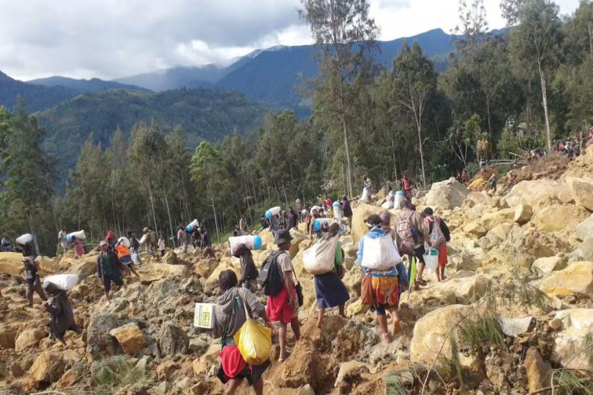More than 300 buried in Papua New Guinea landslide - PHOTO 