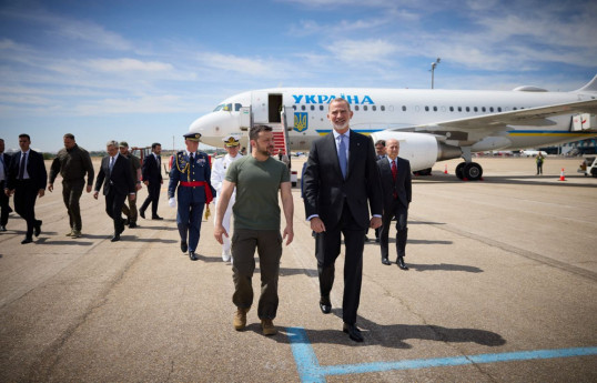 Ukraine's President Volodymyr Zelensky and Spanish King Felipe VI during the former's arrival to Spain on May 27, 2024.