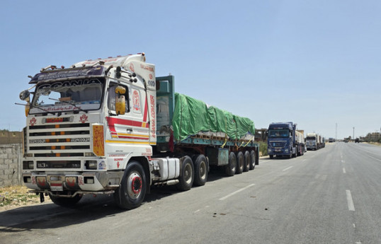Aid trucks arrive in Gaza but no deliveries yet