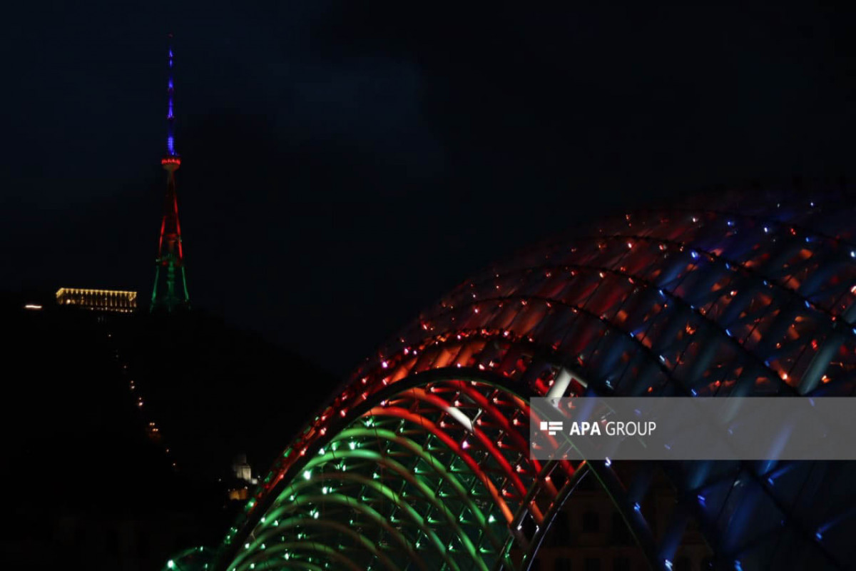 TV tower and Bridge of Peace in Tbilisi lightened with colors of Azerbaijani flag-<span class="red_color">PHOTO