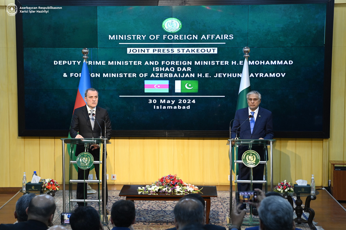 Jeyhun Bayramov, Minister of Foreign Affairs of the Republic of Azerbaijan and Mohammad Ishaq Dar, Deputy Prime Minister and Foreign Minister of the Islamic Republic of Pakistan