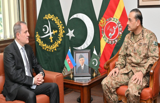Azerbaijani FM met with Pakistan's Chief Army of Staff