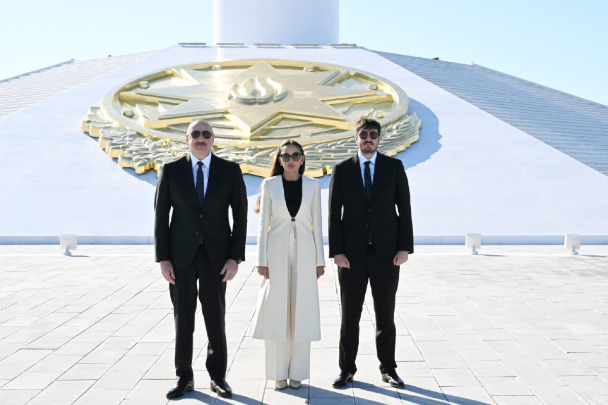 President Ilham Aliyev visited National Flag Square in Baku to raise Azerbaijan's tricolor flag-PHOTO-UPDATED