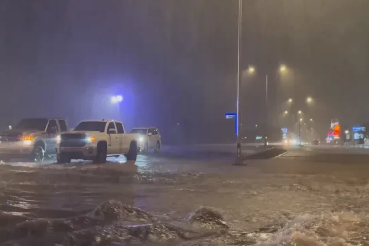 2 killed, 38 injured in flash flooding in U.S. New Mexico