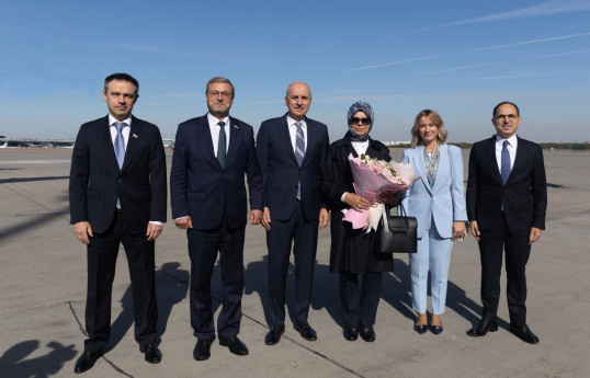 Parliament Speaker Numan Kurtulmuş (C) poses with Konstantin Kosachev (2nd L), acting head of the Russian Federation Council and fellow lawmakers, Moscow, Russia