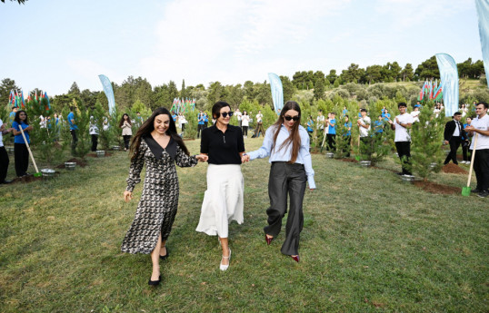 Tree-planting campaign held in “Ganjlik” park in Baku-PHOTO 