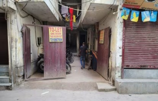5 of family found dead in Delhi house