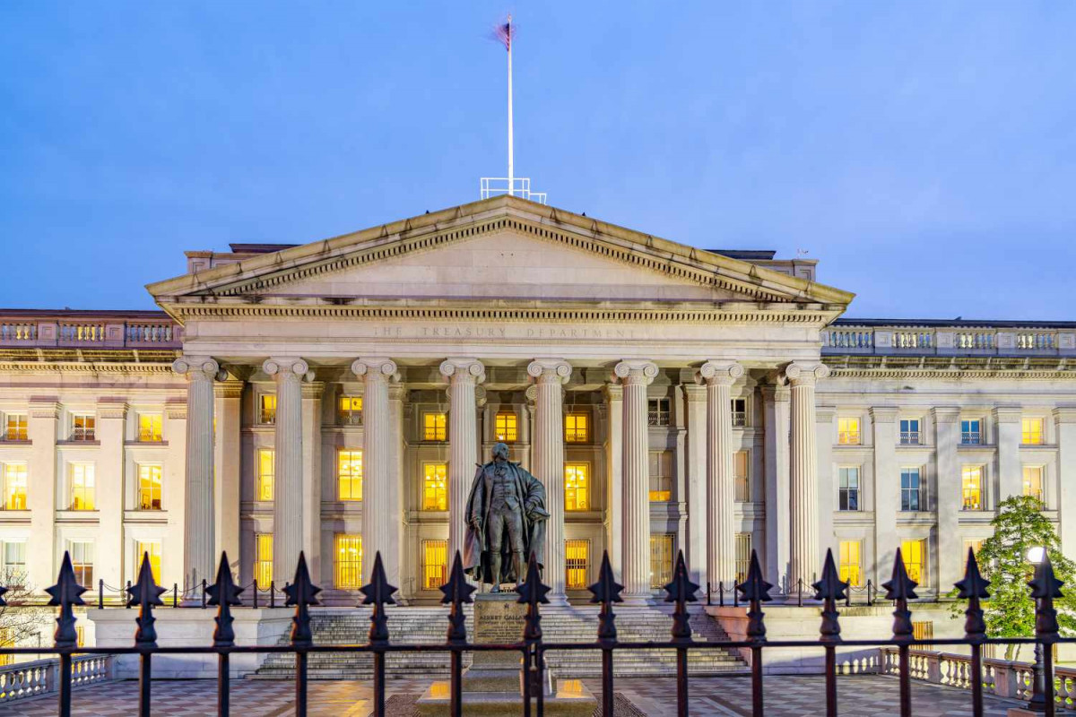 US imposes new sanctions on Iran