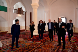 EU officials familiarize themselves with ongoing reconstruction efforts in Aghdam
