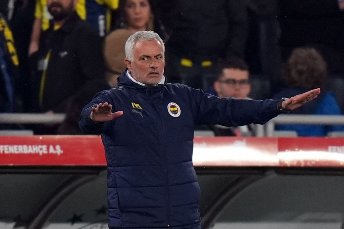 Mourinho suspended after nose-grabbing incident with Galatasaray
