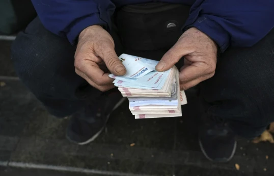 Iran’s currency falls to record low against the dollar as tensions run high