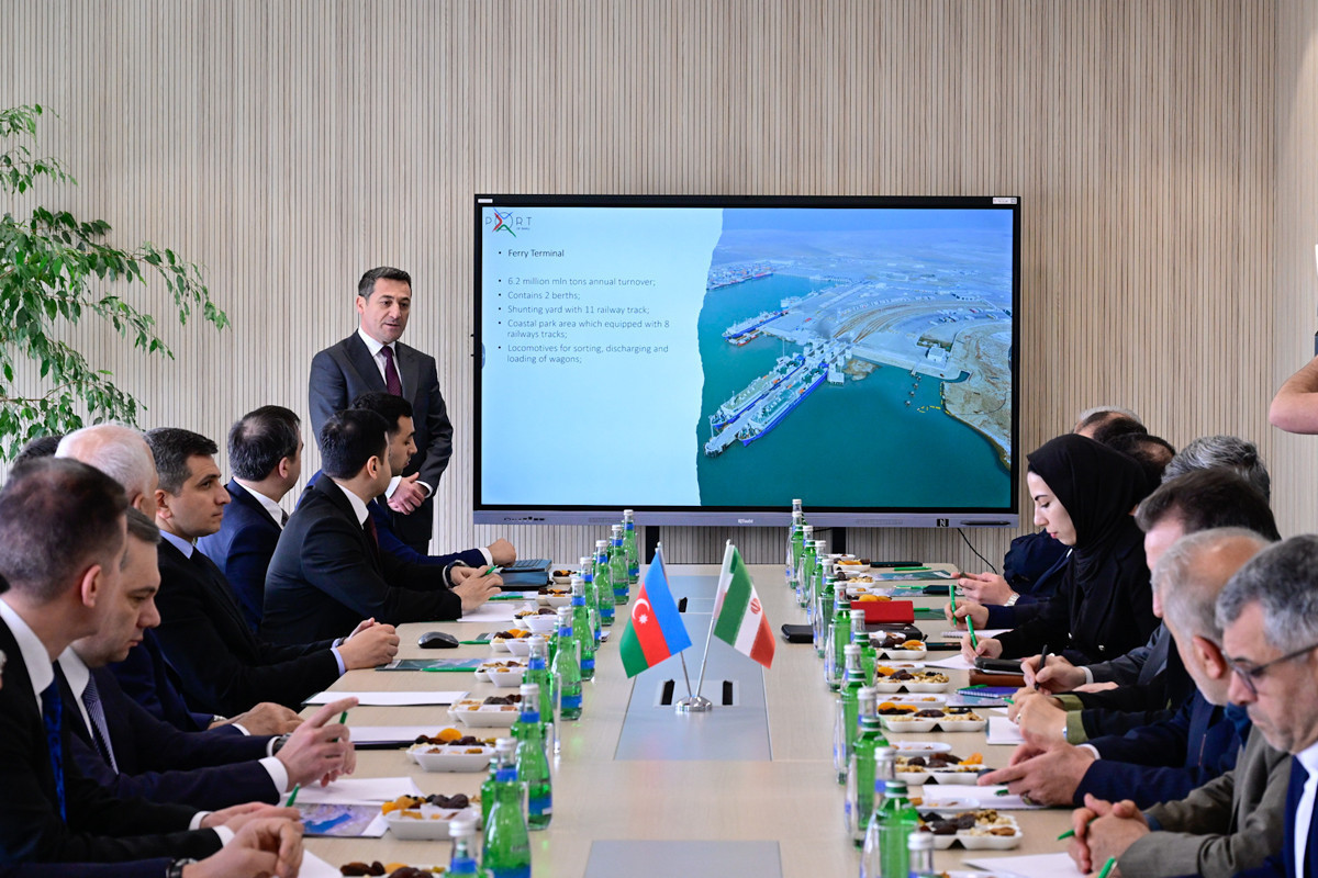 Iranian delegation informed on Baku Port
