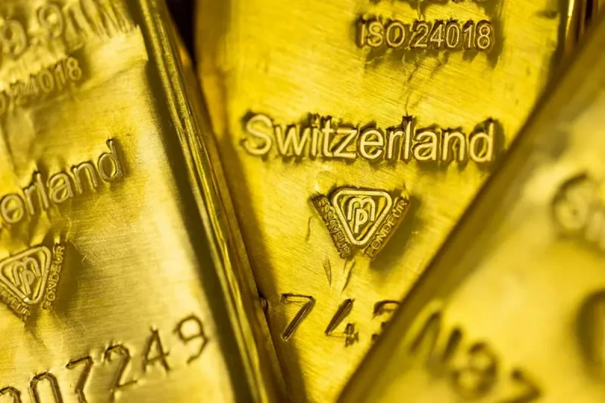 Dollar and US Treasuries slide , gold hits new high 