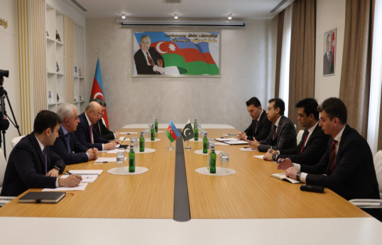 Azerbaijani Minister meets with Ambassador of Pakistan